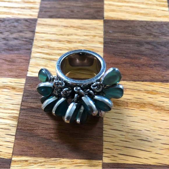 Very Funky ring .  Light green stones that move and catch the light - Picture 3 of 13